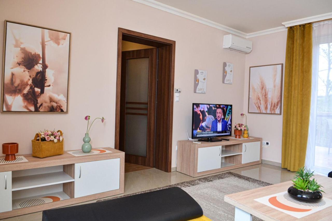 Unicum Apartman Hajdúszoboszló Esterno foto