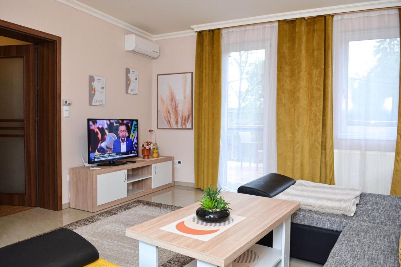 Unicum Apartman Hajdúszoboszló Esterno foto