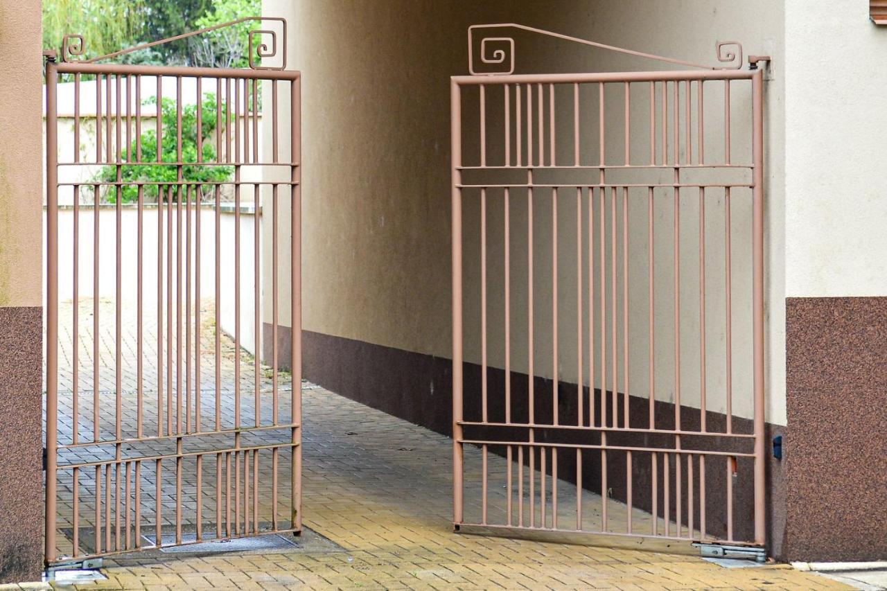 Unicum Apartman Hajdúszoboszló Esterno foto