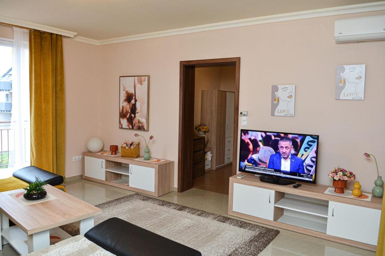 Unicum Apartman Hajdúszoboszló Esterno foto