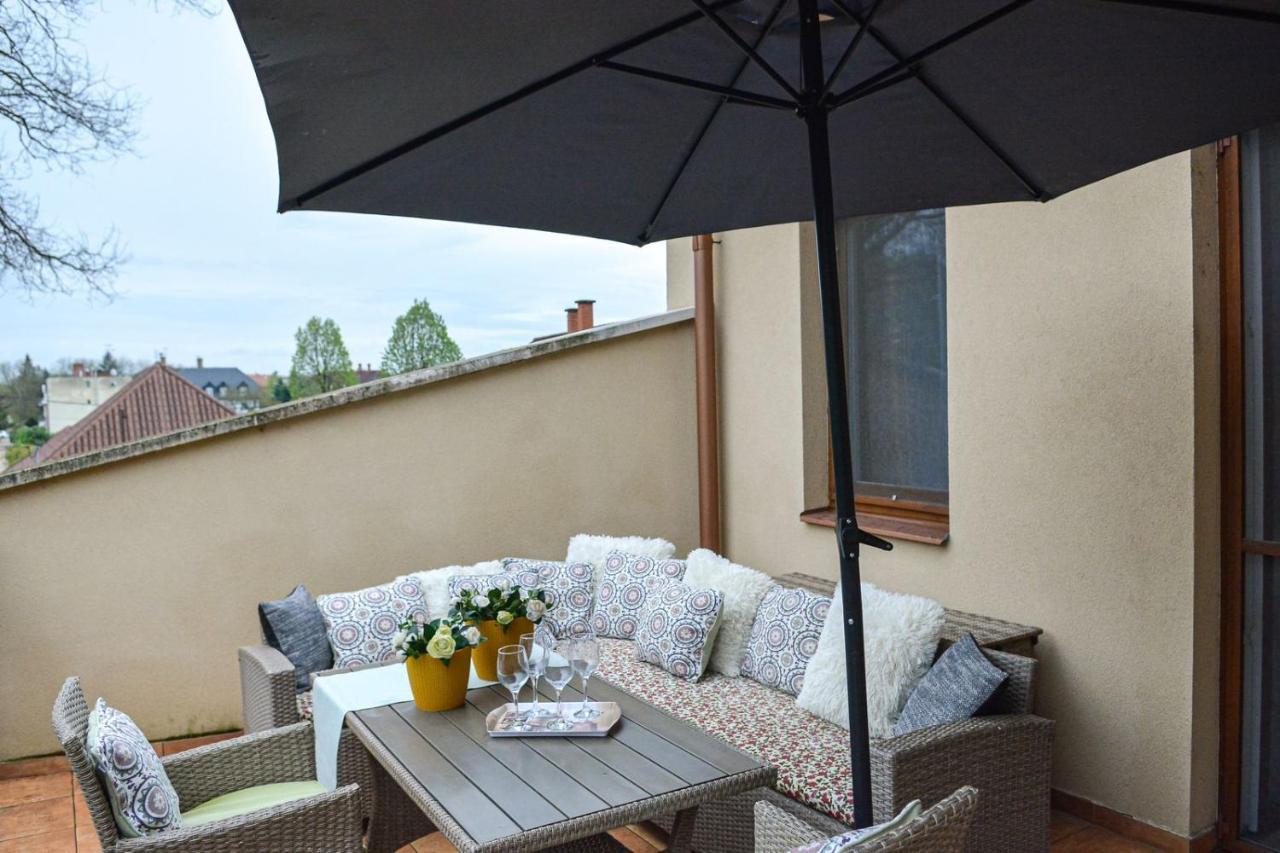 Unicum Apartman Hajdúszoboszló Esterno foto